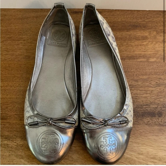 Tory Burch Verbena snakeskin silver ballet flats shoes- Size 8.5 - Picture 4 of 7